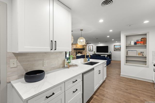 344 Prinz Dr, San Antonio, TX 78213