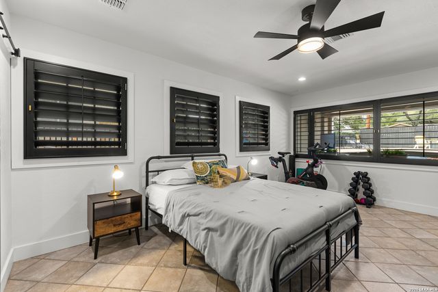 344 Prinz Dr, San Antonio, TX 78213