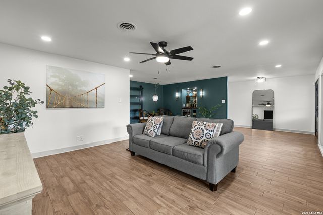 344 Prinz Dr, San Antonio, TX 78213