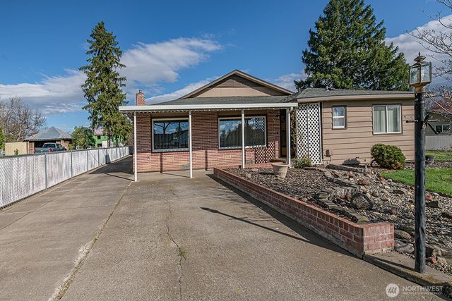 318 NE Lambert Avenue, College Place, WA 99324