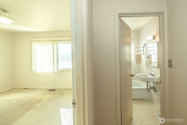 318 NE Lambert Avenue, College Place, WA 99324