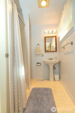 318 NE Lambert Avenue, College Place, WA 99324