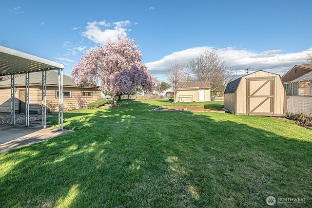 318 NE Lambert Avenue, College Place, WA 99324