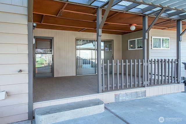 318 NE Lambert Avenue, College Place, WA 99324