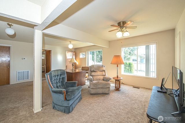 318 NE Lambert Avenue, College Place, WA 99324