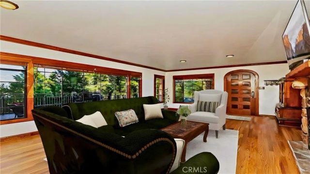 329 Summit Road, Lake Arrowhead, CA 92352