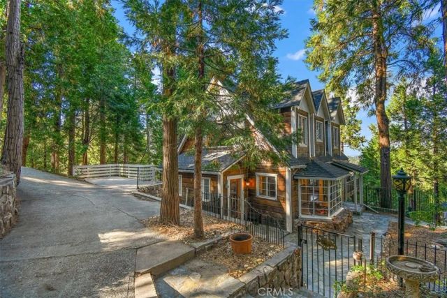 329 Summit Road, Lake Arrowhead, CA 92352