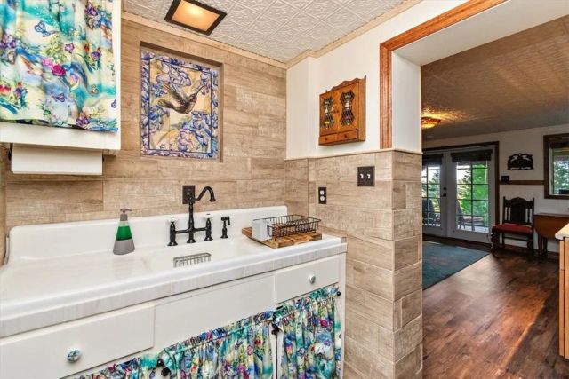 329 Summit Road, Lake Arrowhead, CA 92352