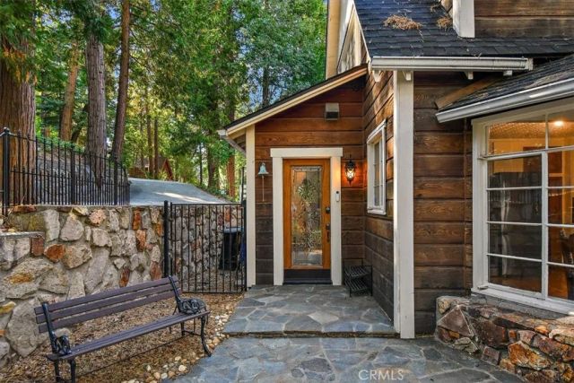 329 Summit Road, Lake Arrowhead, CA 92352
