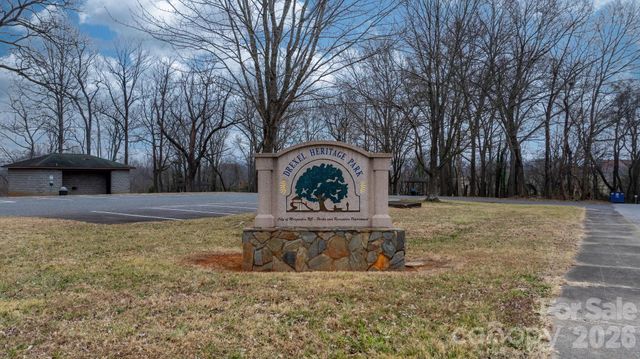 626 W Concord Street, Morganton, NC 28655