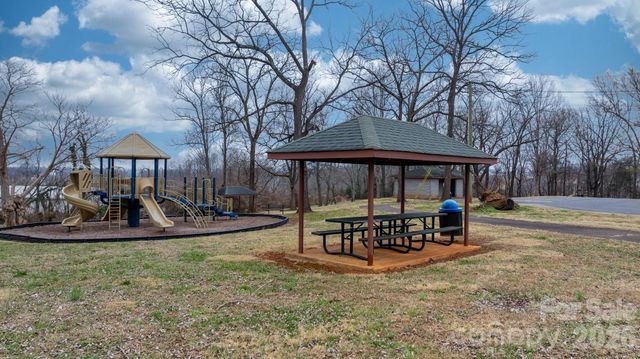 626 W Concord Street, Morganton, NC 28655