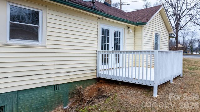 626 W Concord Street, Morganton, NC 28655