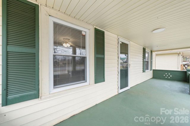 626 W Concord Street, Morganton, NC 28655