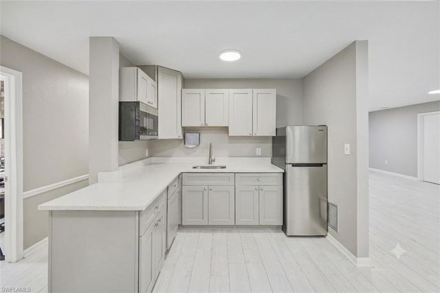 2080 Collier AVE, Fort Myers, FL 33901
