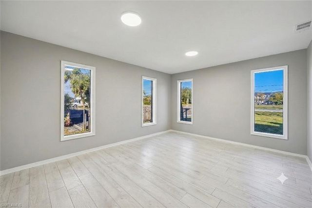 2080 Collier AVE, Fort Myers, FL 33901