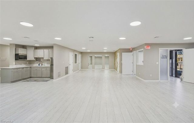 2080 Collier AVE, Fort Myers, FL 33901