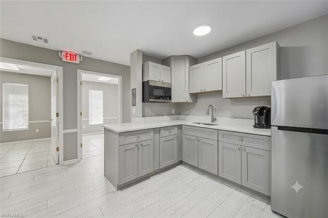 2080 Collier AVE, Fort Myers, FL 33901