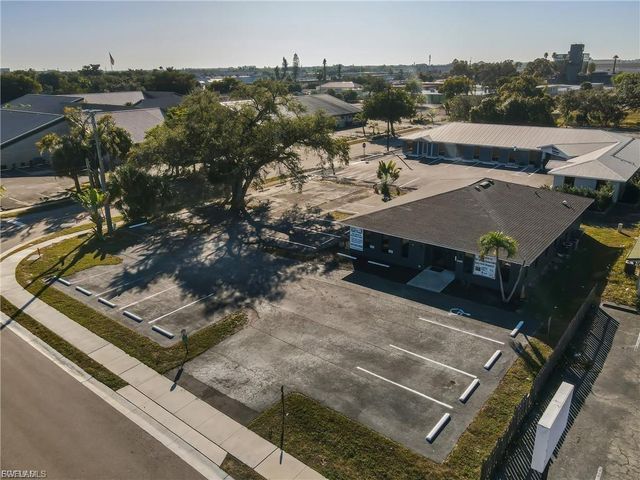 2080 Collier AVE, Fort Myers, FL 33901