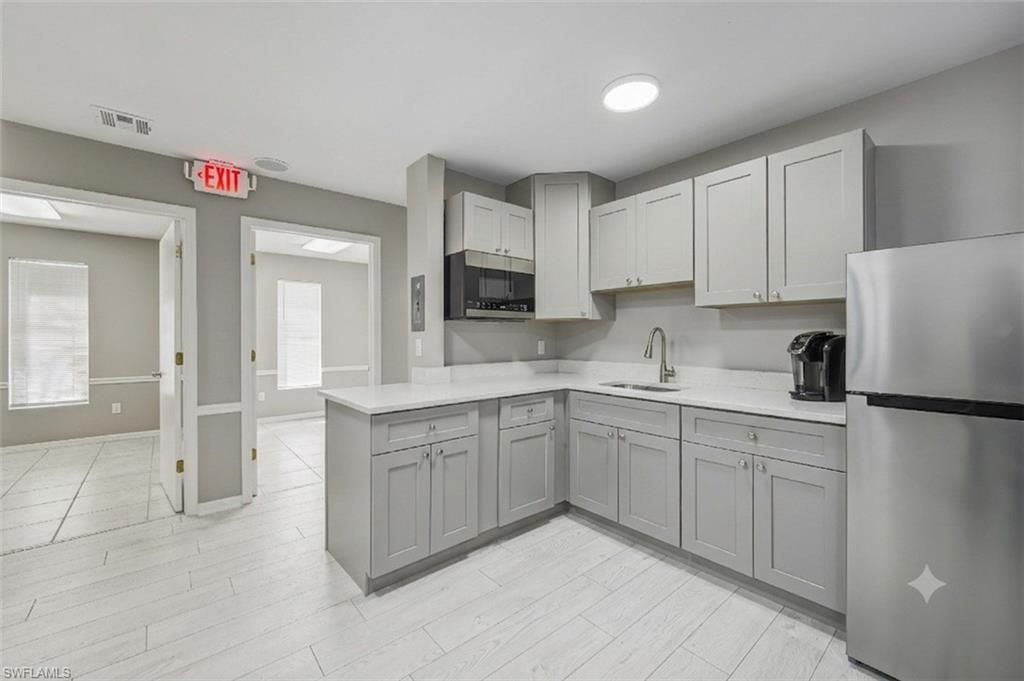 2080 Collier AVE, FORT MYERS, FL 33901 — photo 3