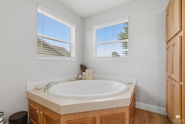 2621 Brookpointe Circle, Manhattan, KS 66502