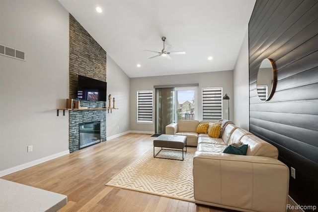 26136 Juliagrove Lane, New Baltimore, MI 48051