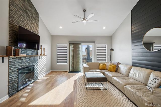 26136 Juliagrove Lane, New Baltimore, MI 48051