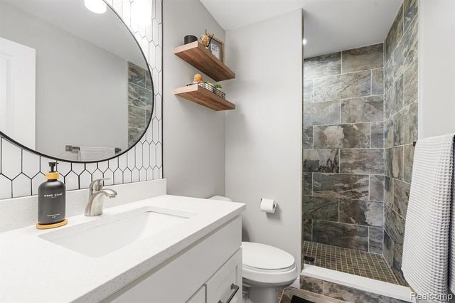 26136 Juliagrove Lane, New Baltimore, MI 48051