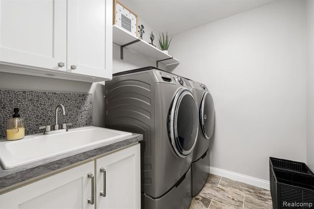 26136 Juliagrove Lane, New Baltimore, MI 48051