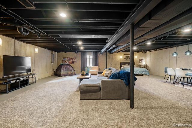 26136 Juliagrove Lane, New Baltimore, MI 48051