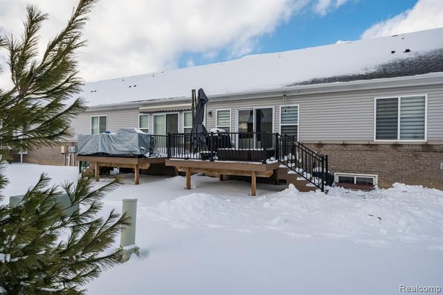 26136 Juliagrove Lane, New Baltimore, MI 48051