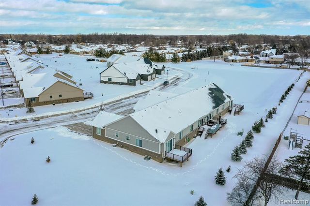 26136 Juliagrove Lane, New Baltimore, MI 48051