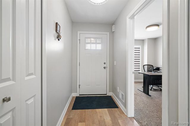 26136 Juliagrove Lane, New Baltimore, MI 48051