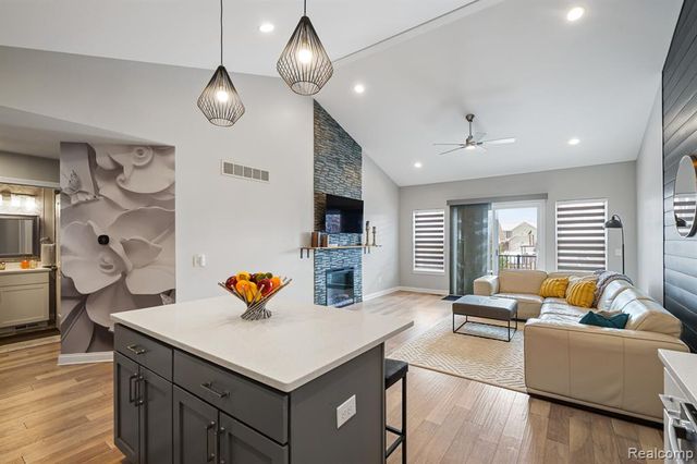 26136 Juliagrove Lane, New Baltimore, MI 48051