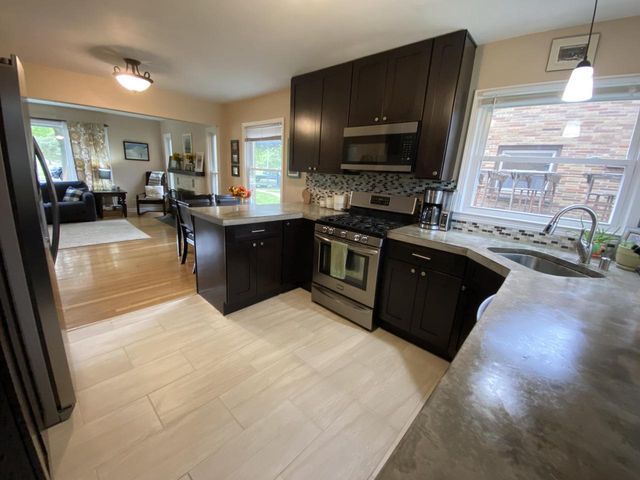 2936 N 86th STREET, Milwaukee, WI 53222
