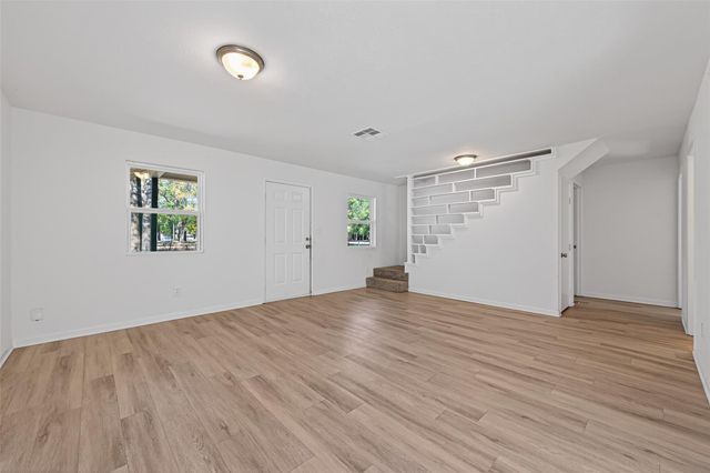 170 Walter Drive, Cleveland, TX 77328