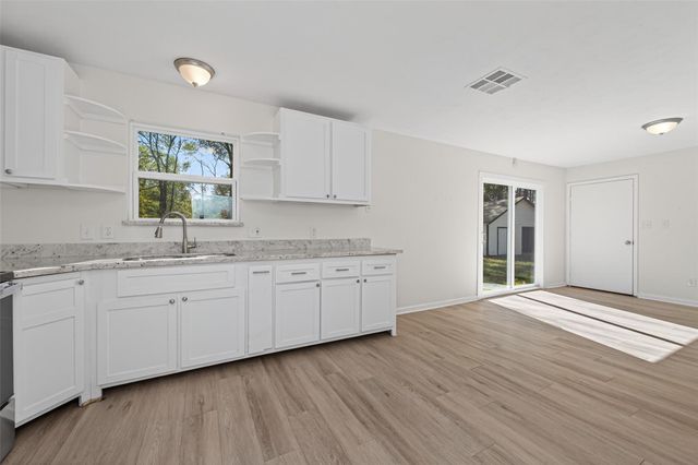 170 Walter Drive, Cleveland, TX 77328