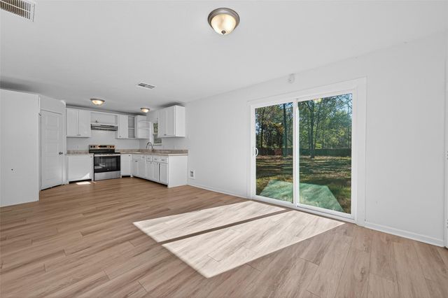 170 Walter Drive, Cleveland, TX 77328