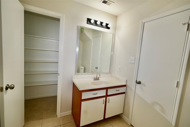 2838 Packard Elm St, Houston, TX 77038