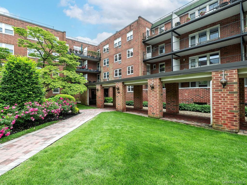 32 Pearsall 1A, Glen Cove, NY 11542 — exterior