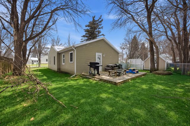 1502 5th Avenue N, Moorhead, MN 56560