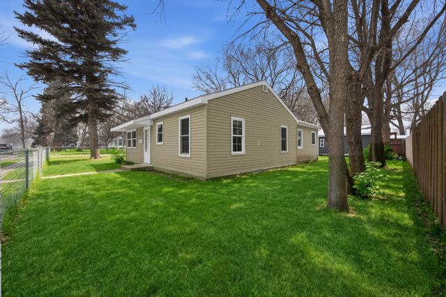 1502 5th Avenue N, Moorhead, MN 56560