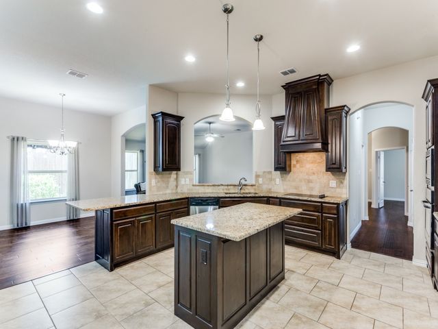 521 Corriente Trail, Azle, TX 76020