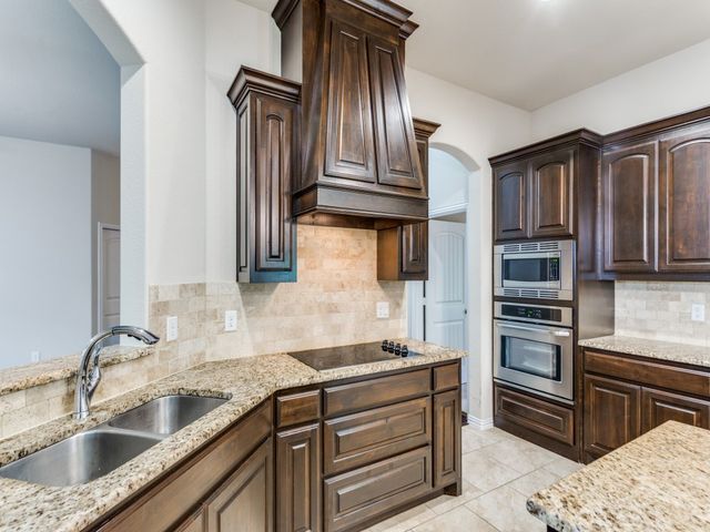 521 Corriente Trail, Azle, TX 76020