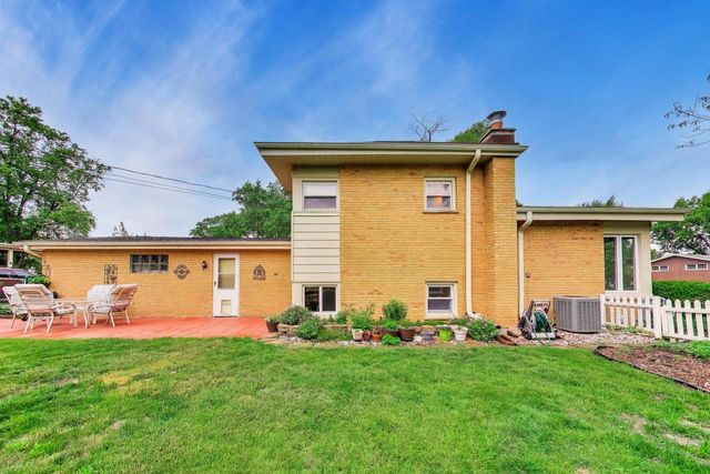 1501 E Fremont Street, Arlington Heights, IL 60004