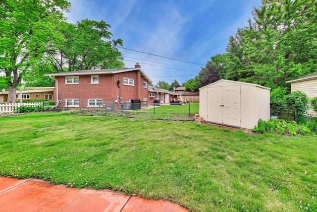 1501 E Fremont Street, Arlington Heights, IL 60004