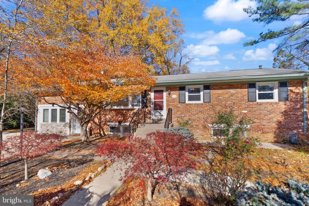 4211 DOWNING ST, Annandale, VA 22003