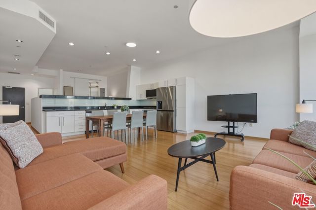 1100 Wilshire Boulevard 2808, Los Angeles, CA 90017