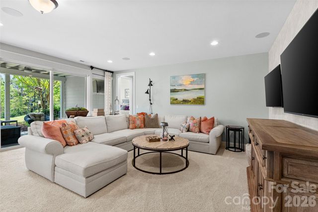 15516 Aviary Orchard Way, Charlotte, NC 28278