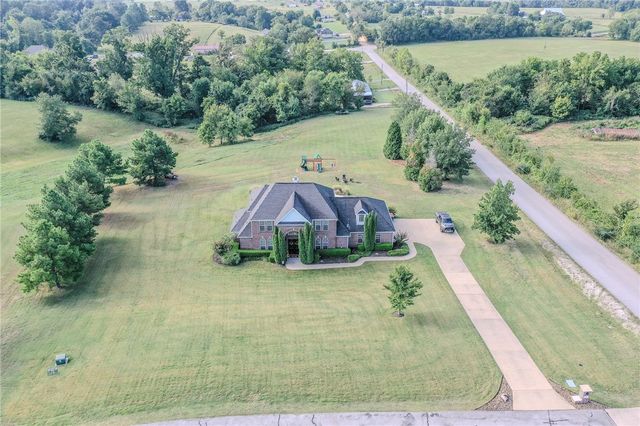 9739 Soaring Hawk Drive, Bentonville, AR 72713