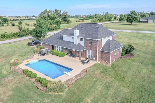 9739 Soaring Hawk Drive, Bentonville, AR 72713